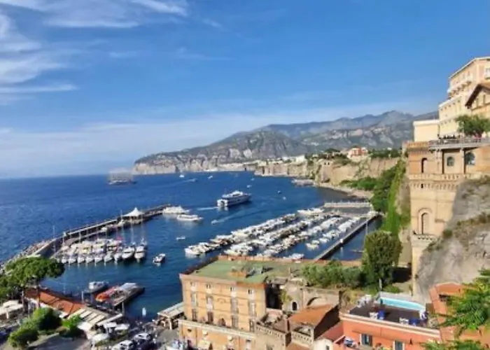 לינה וארוחת בוקר A סורנטו