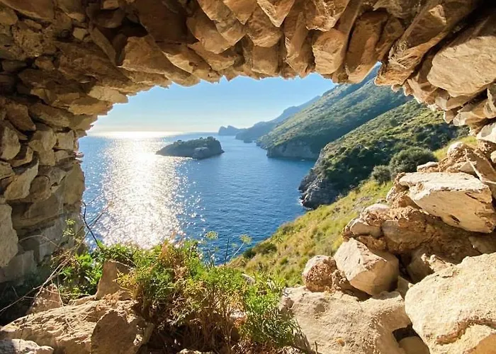 A לינה וארוחת בוקר 3*